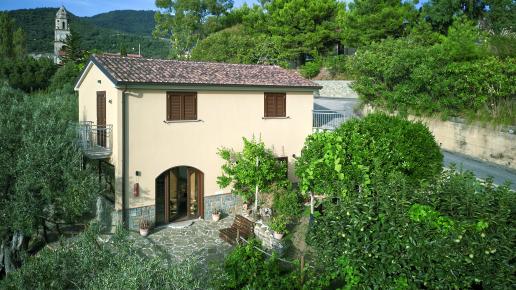 Exterior view of the farmhouse.
