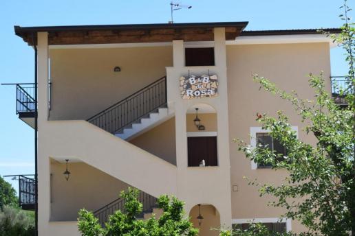 B&B da Rosa: accommodation with beige facade, external stairs and balconies.