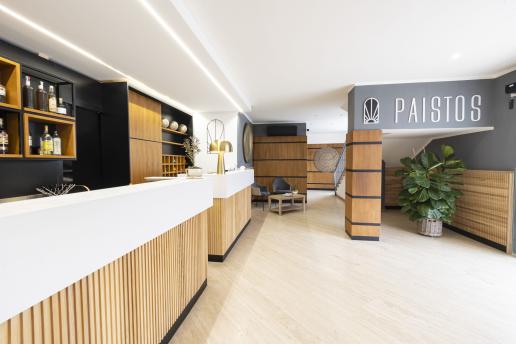 Lobby und Rezeption des Hotels.