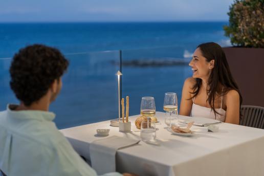 Cena al Grand Hotel Santa Maria a Castellabate, tra cucina raffinata e atmosfera elegante sul mare del Cilento.