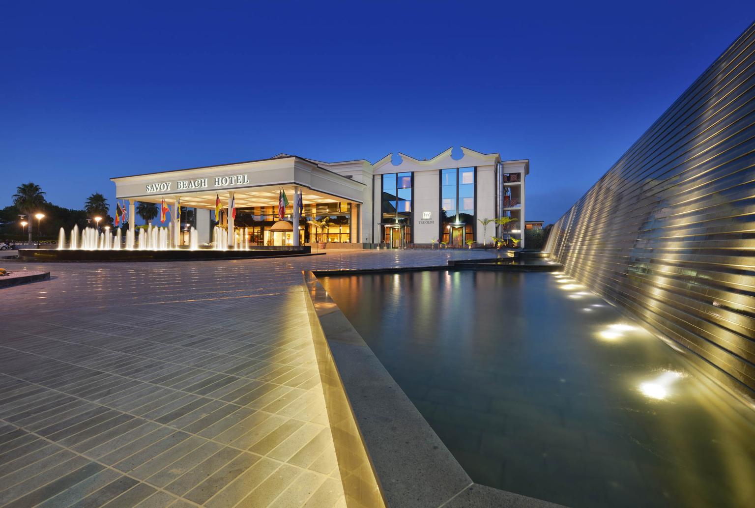 Esterno del Savoy Beach Hotel. 