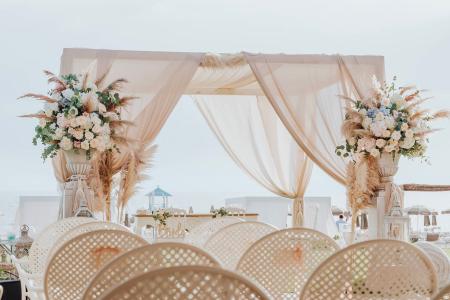 Matrimonio in spiaggia, reportage fotografico romantico firmato Oleandri Wedding.