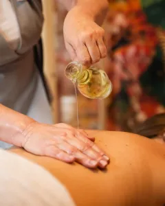 Massaggi rilassanti alla spa del Grand Hotel Santa Maria in Cilento, trattamenti benessere per rigenerare corpo e mente.
