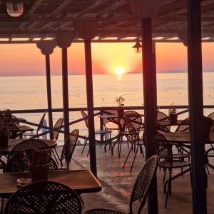 Il Beach Club al tramonto.