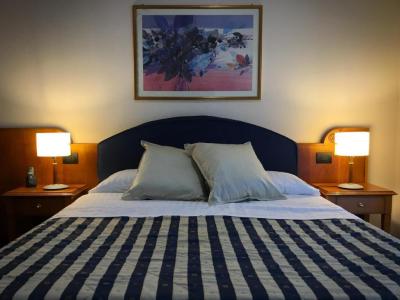 Double bedroom with blu details.