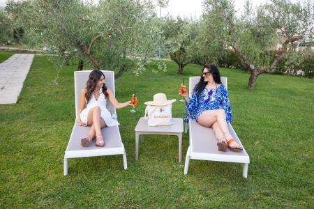 Aperitivo tra gli ulivi.