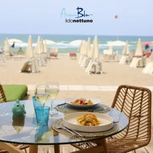 Il ristorante vista mare.